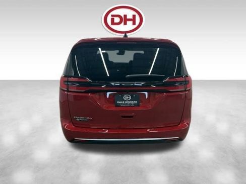 New 2027 Chrysler Pacifica Select FWD image 10