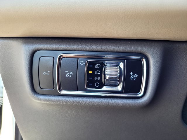 Used 2023 Lincoln Aviator Reserve w/ Equipment Group 201A RWD image 16