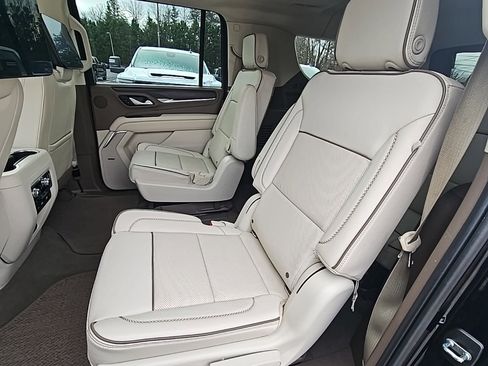 Used 2022 GMC Yukon XL Denali w/ Denali Ultimate Package image 14