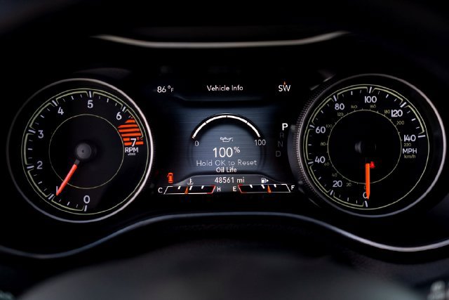 Used 2020 Jeep Cherokee Limited w/ Luxury Group FWD image 13