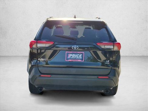 Used 2021 Toyota RAV4 LE AWD/4WD image 6