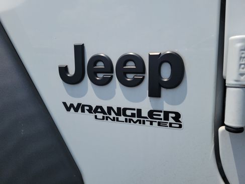 Used 2022 Jeep Wrangler Unlimited Sport w/ Xtreme Recon 35" Tire Package AWD/4WD image 9
