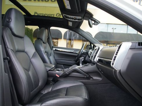 Used 2014 Porsche Cayenne S image 22