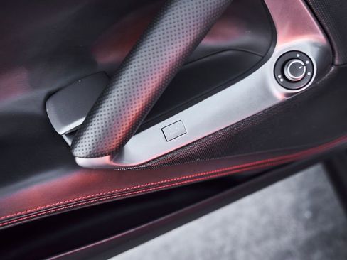 Used 2020 Ferrari 812 Superfast RWD image 34