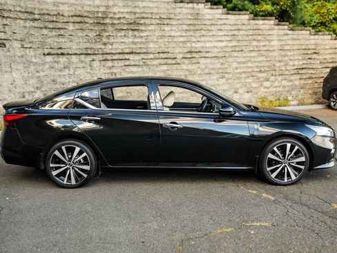 Used 2022 Nissan Altima 2.5 Platinum image 4