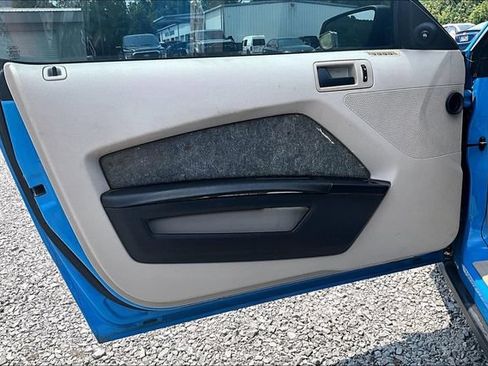 Used 2010 Ford Mustang Coupe RWD image 17