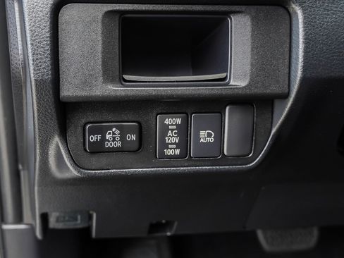 Used 2019 Toyota Tacoma Limited image 19