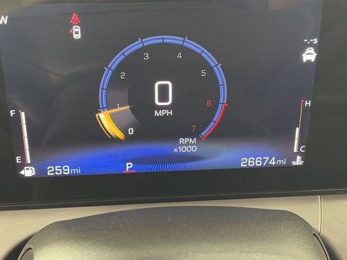 Used 2025 Chevrolet Trax LT w/ LT Convenience Package FWD image 14