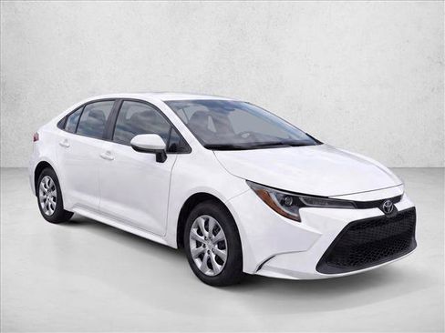 Used 2022 Toyota Corolla LE FWD image 3