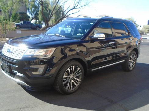 Used 2017 Ford Explorer Platinum image 17