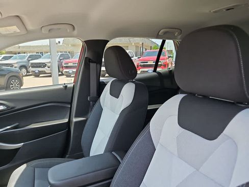 Used 2025 Chevrolet Trax LS FWD image 22