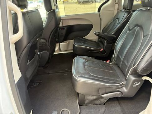 Used 2024 Chrysler Pacifica Limited FWD image 30