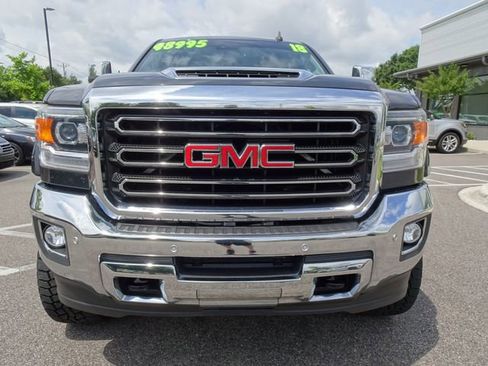 Used 2018 GMC Sierra 2500 SLT w/ Duramax Plus Package AWD/4WD image 9