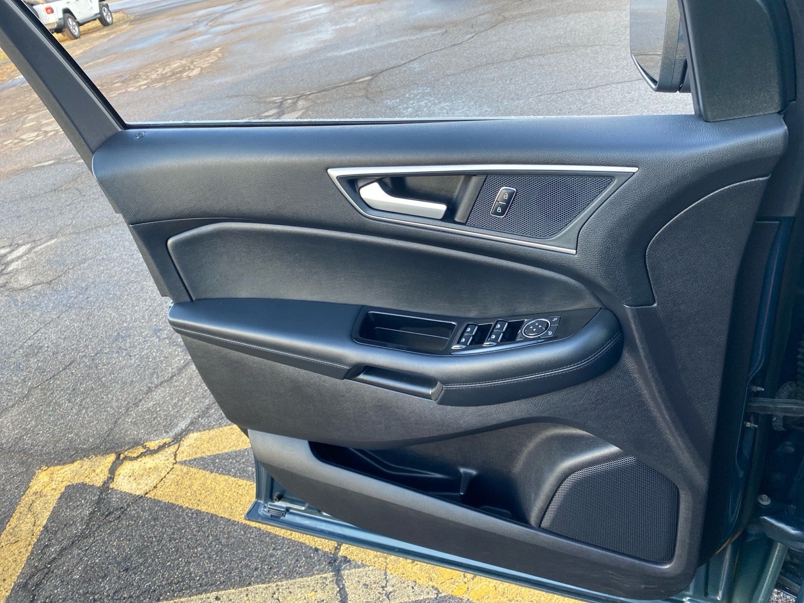 Used 2019 Ford Edge SEL w/ Equipment Group 201A AWD/4WD image 22