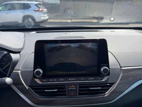 Used 2025 Nissan Altima 2.5 SV FWD image 23