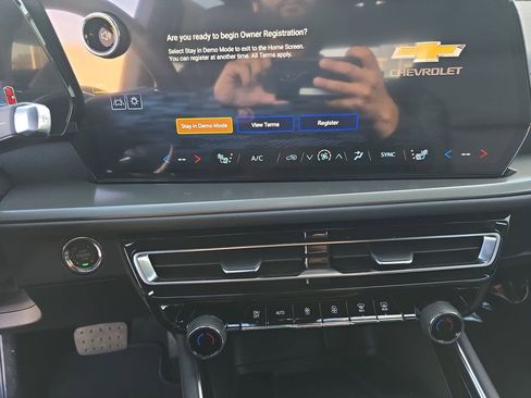 New 2026 Chevrolet Traverse LT w/ Sun and Wheel Package FWD image 21