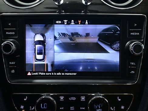 Used 2019 Bentley Bentayga image 21