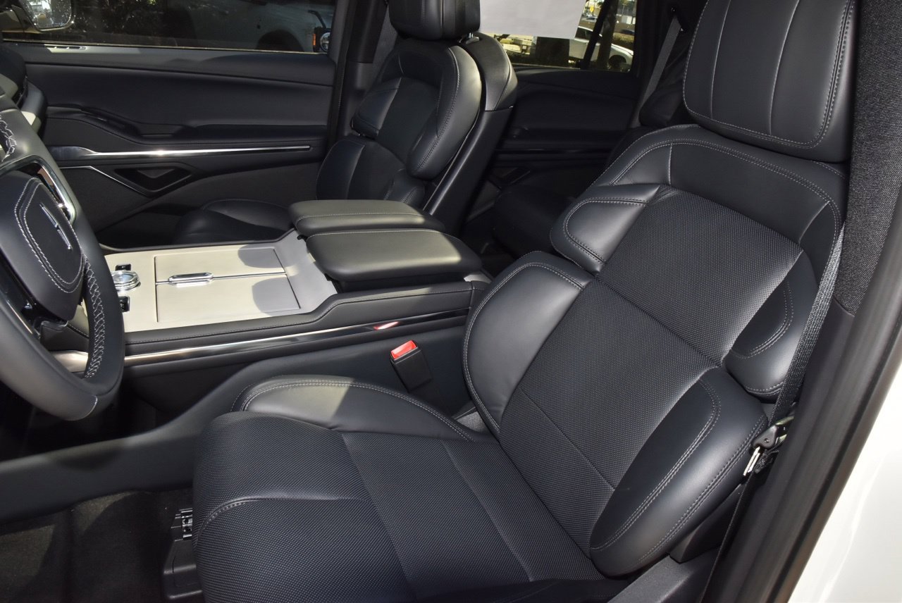 New 2027 Lincoln Navigator Reserve w/ Jet Appearance Package AWD/4WD image 36