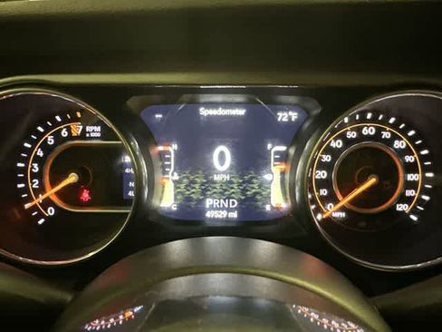 Used 2018 Jeep Wrangler Unlimited Sahara AWD/4WD image 6