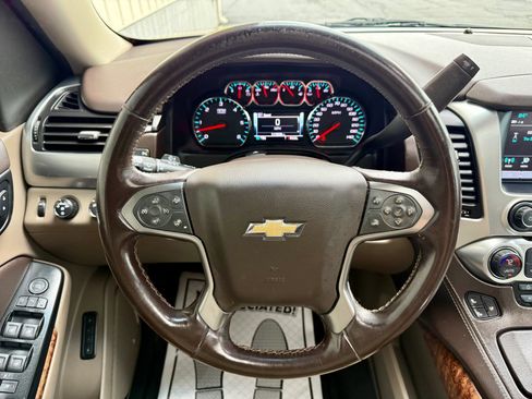 Used 2020 Chevrolet Suburban Premier AWD/4WD image 19