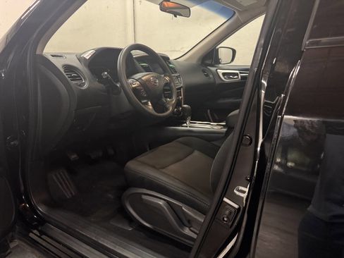 Used 2020 Nissan Pathfinder S image 11