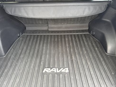 Used 2024 Toyota RAV4 XLE AWD/4WD image 15