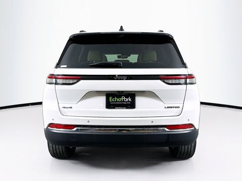 Used 2023 Jeep Grand Cherokee Limited w/ Luxury Tech Group II image 7