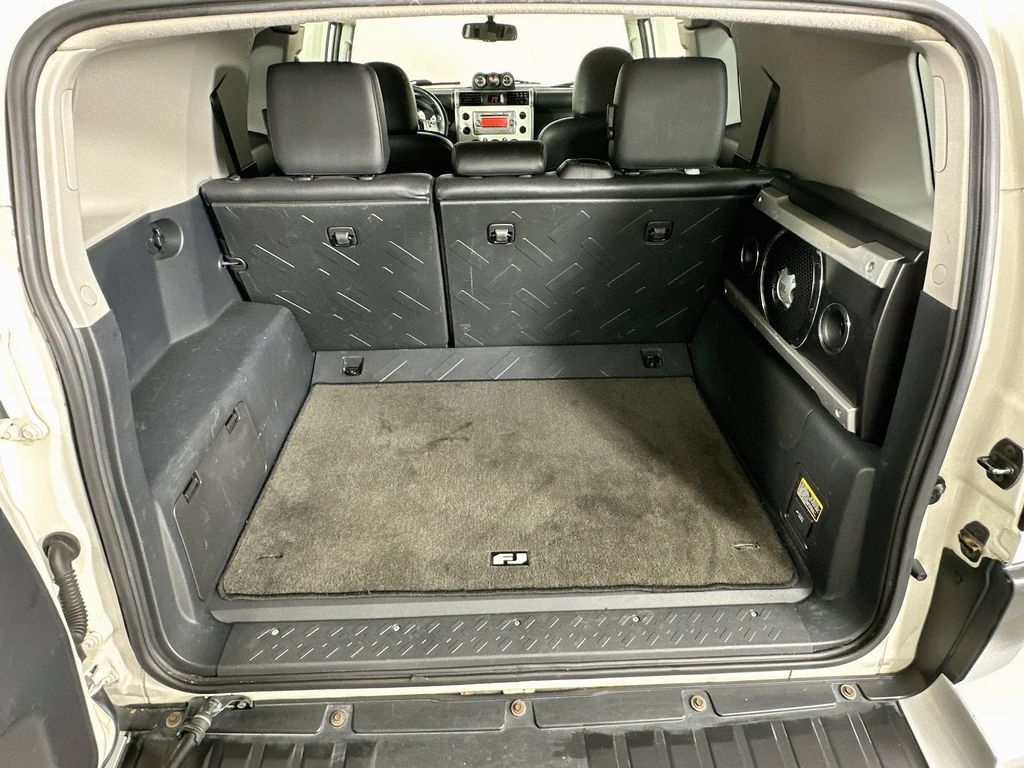 Used 2011 Toyota FJ Cruiser 4WD w/ Upgrade Pkg image 29