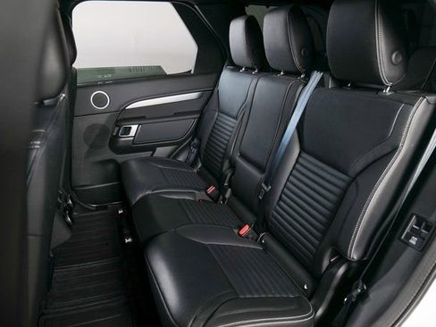 Used 2025 Land Rover Discovery Dynamic SE image 5