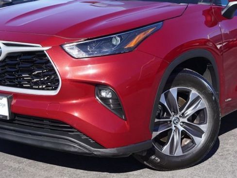 Used 2022 Toyota Highlander XLE image 5