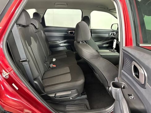 Used 2023 Kia Sorento LX image 27