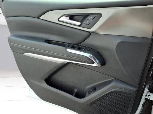Used 2025 Chevrolet Traverse LT w/ Midnight/Sport Edition FWD image 17