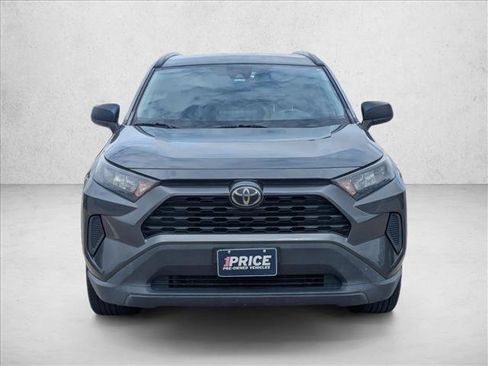Used 2020 Toyota RAV4 LE FWD image 2