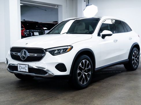 Used 2025 Mercedes-Benz GLC 350e GLC 350e image 3