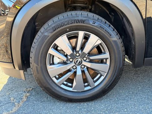 Used 2025 Nissan Pathfinder SV image 10