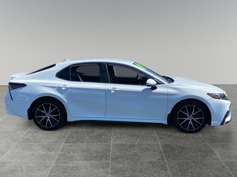 Used 2021 Toyota Camry SE FWD image 6