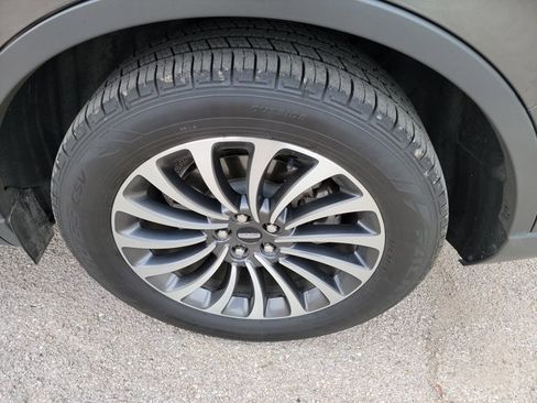 Used 2020 Lincoln Aviator Reserve w/ Elements Package Plus image 9