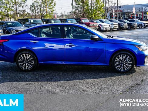 Used 2025 Nissan Altima 2.5 SV image 8