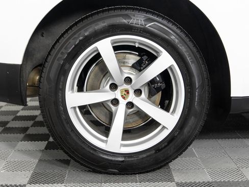 Used 2018 Porsche Macan AWD/4WD image 43
