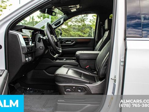 Used 2025 GMC Yukon XL Denali AWD/4WD image 17