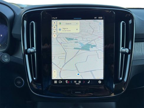 Certified 2023 Volvo XC40 B5 Plus w/ Climate Package image 20