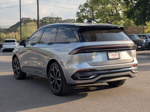 Used 2025 Lincoln Nautilus Reserve image 5