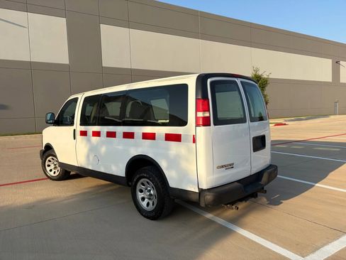Used 2014 Chevrolet Express 1500 AWD image 9
