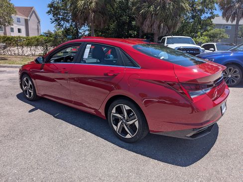 Used 2023 Hyundai Elantra Limited FWD image 6