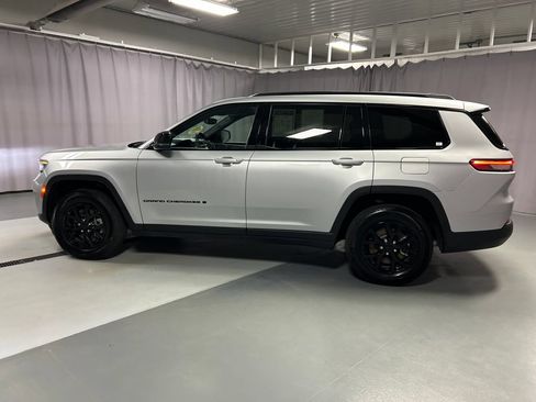 Used 2024 Jeep Grand Cherokee L Laredo AWD/4WD image 4