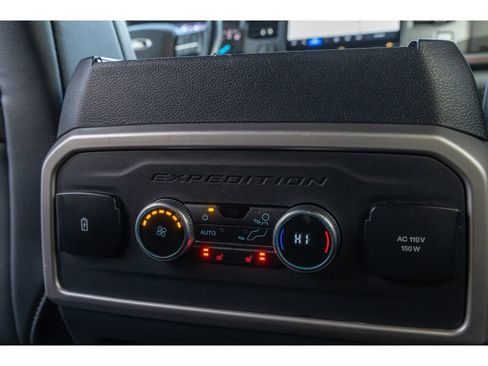Used 2022 Ford Expedition Max Limited image 14