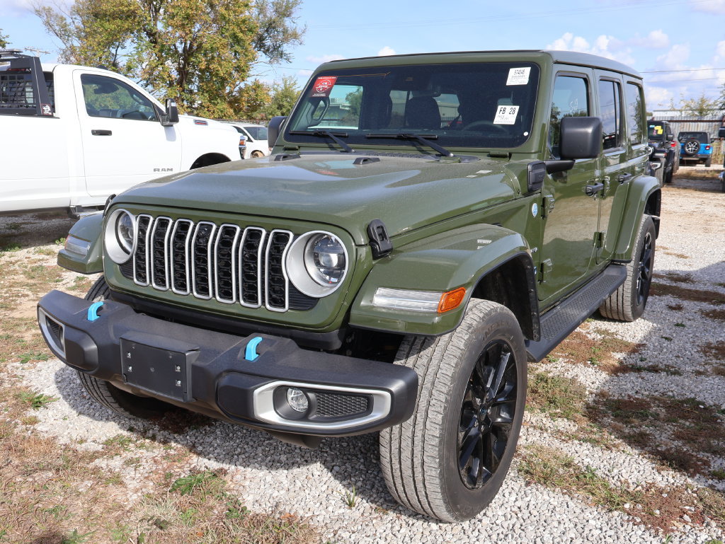 Used 2024 Jeep Wrangler Unlimited Sahara w/ Technology Group AWD/4WD image 3