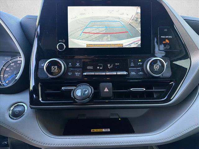 Used 2023 Toyota Highlander XLE FWD image 19