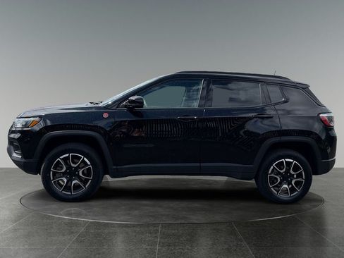 Used 2024 Jeep Compass Trailhawk AWD/4WD image 5