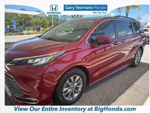 Used 2021 Toyota Sienna XLE FWD image 7